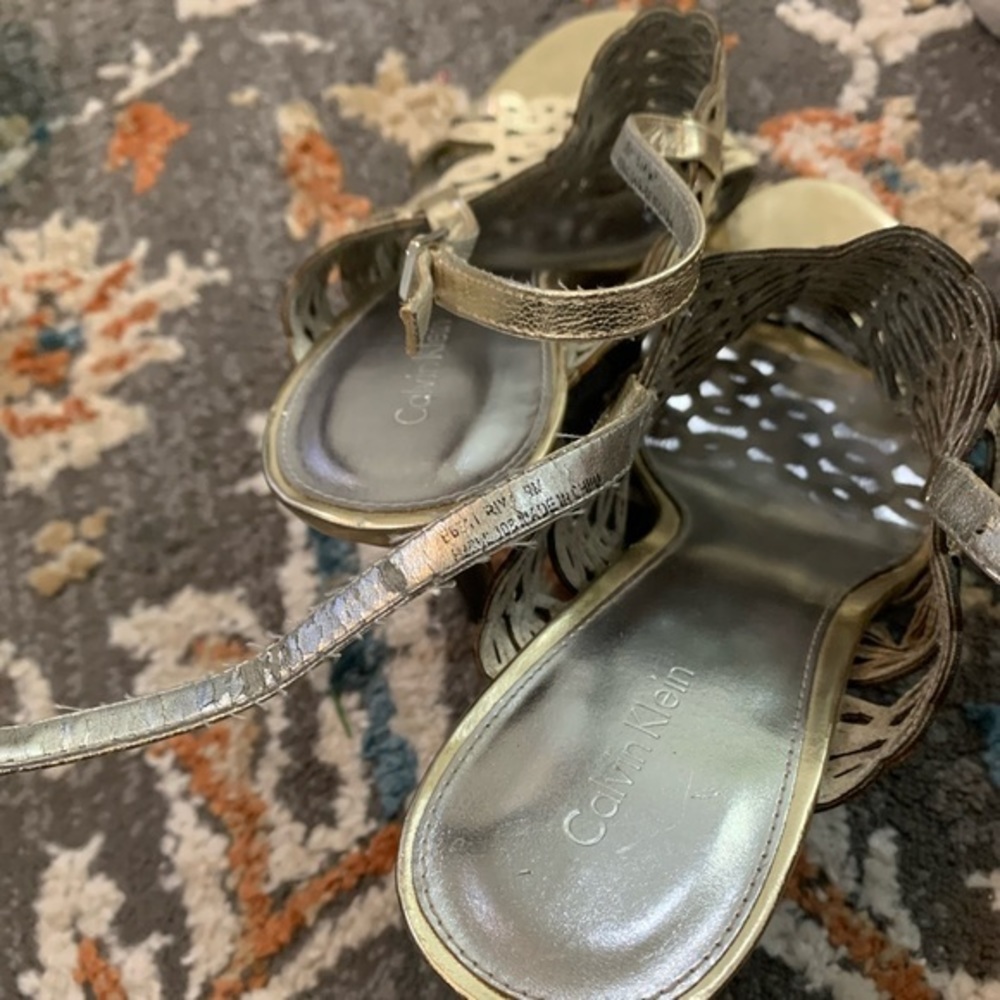 Vtg Calvin Klein Gold Riya Open Pattern High Heel Slingback Sandal Size 8.5 - Picture 7 of 7